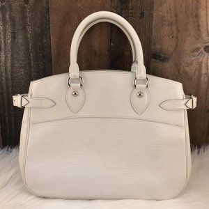 Louis Vuitton Epi Passy PM Handbag - White / Cream